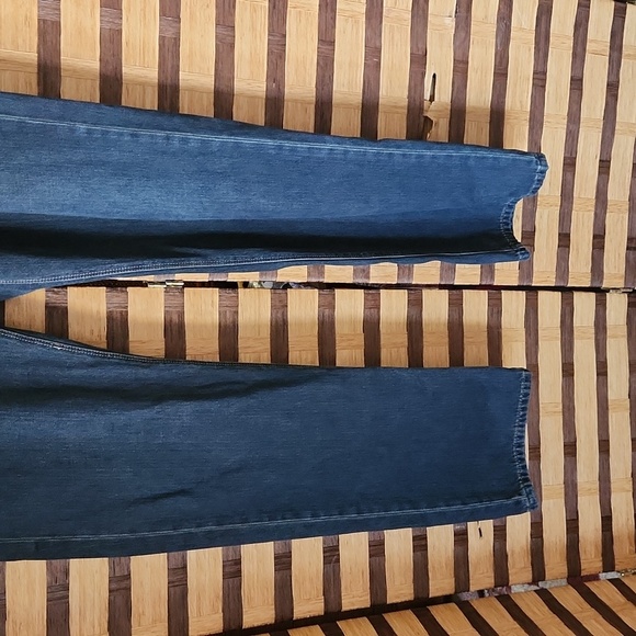Tommy Bahama 38/34 Standard Jeans - Picture 5 of 10